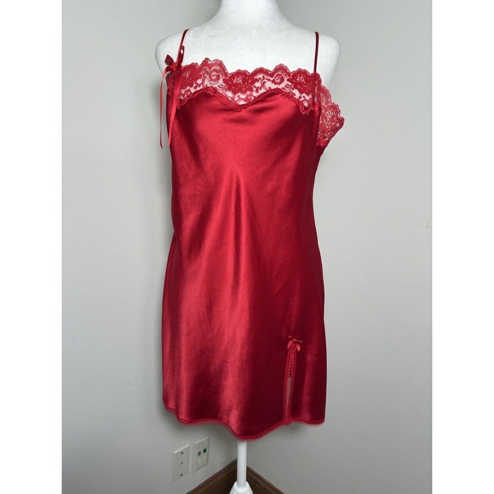 Vintage Victoria's Secret 2005 Slip Sz Large Y2K Red Lace Romantic Sexy